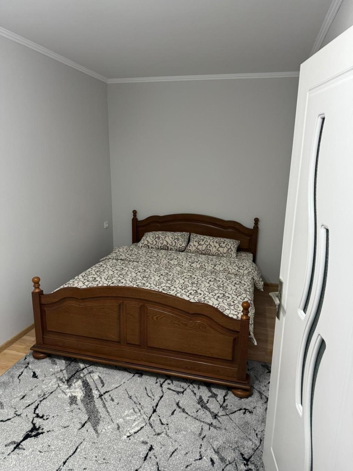 Apartament Str Grenoble Chişinău Eksteriør billede